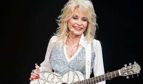 dolly nude|Dolly Parton stripped down for husbands birthday in raunchy。